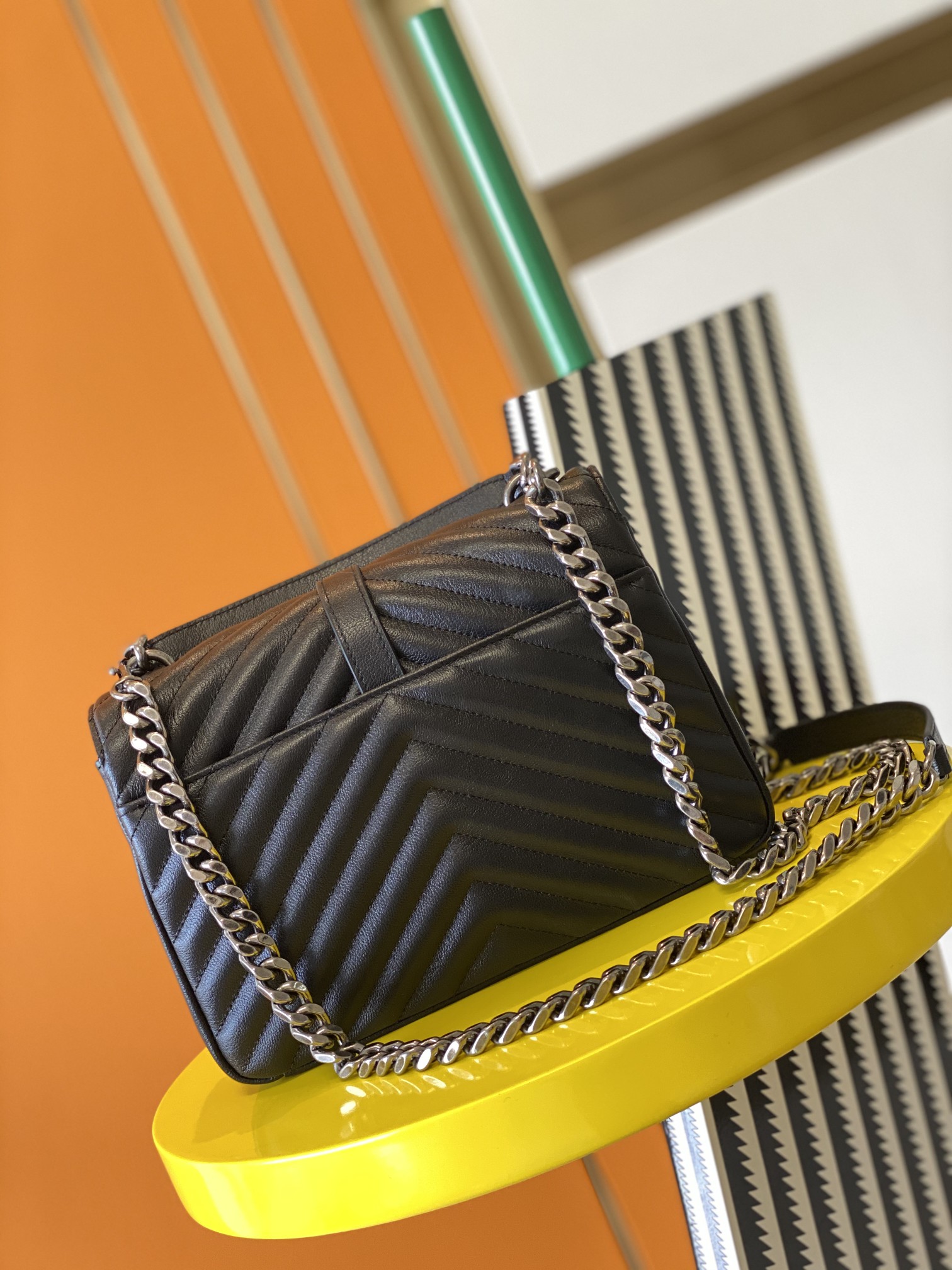 Y51 medium college in quilted leather silver metal black 600279 24 x 17 x 6.5 cm