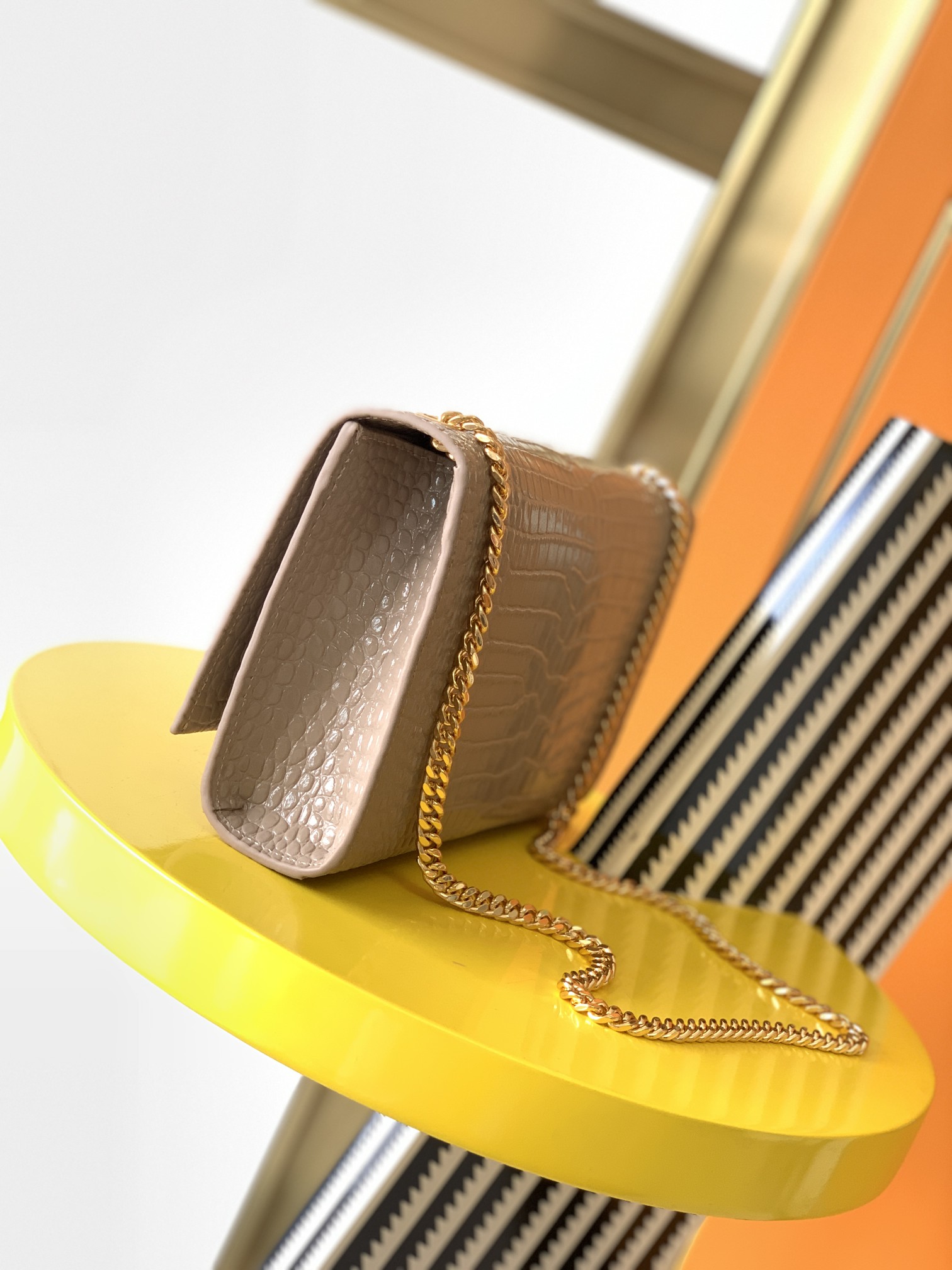 Y51 medium kate with tassel in crocodile-embossed shiny leather beige 354119 24 x 14.5 x 5.5 cm