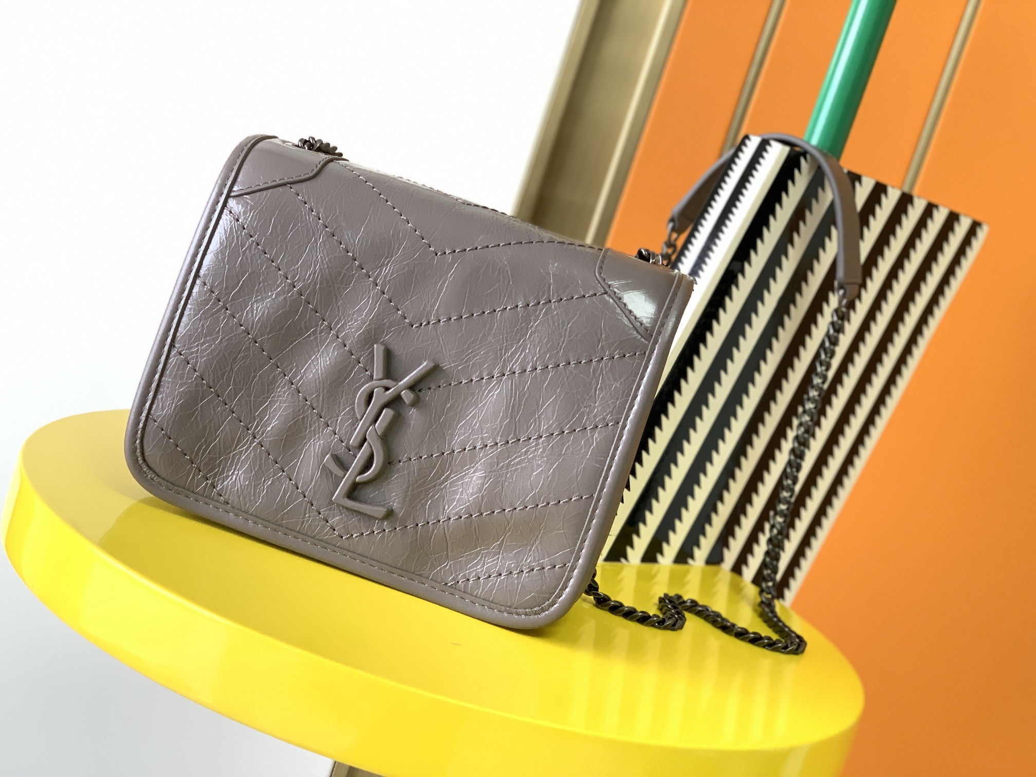 Y51 niki quilted crossbody bag leather grey 583103 19 x 15 x 6 cm
