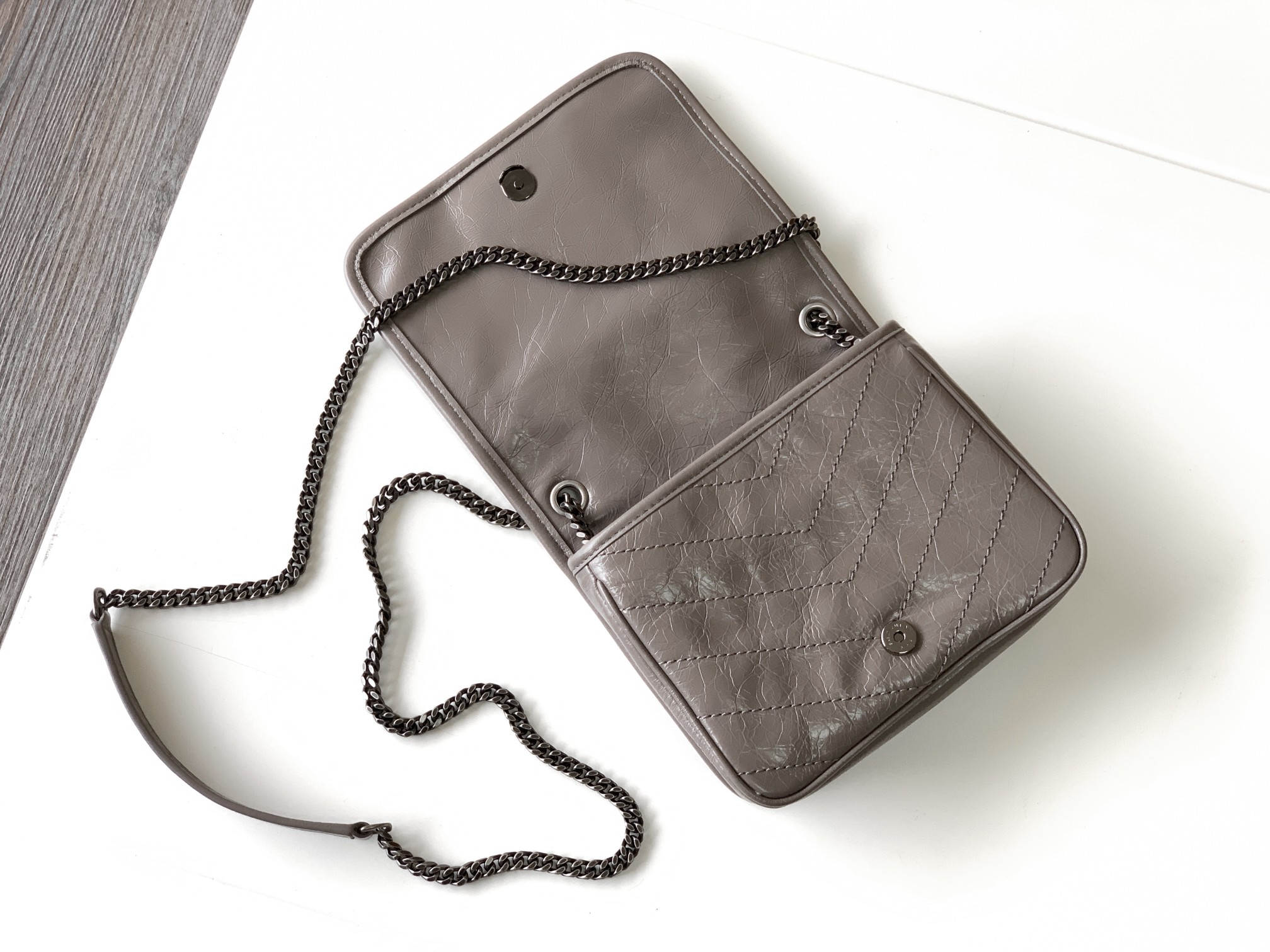 Y51 niki quilted crossbody bag leather grey 583103 19 x 15 x 6 cm