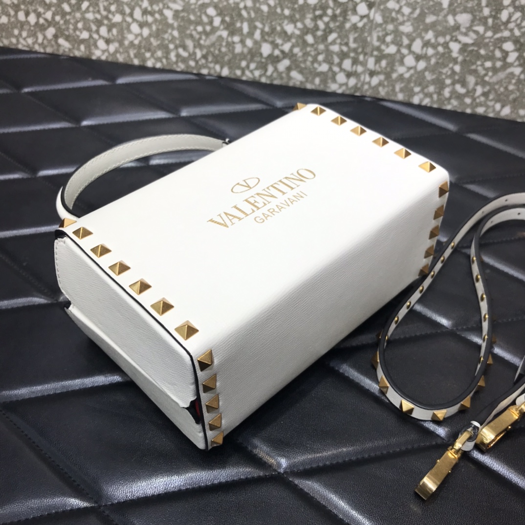 Va1e*ntin0 rockstud alcove grainy calfskin box bag white ww2b0j73wax 19 x 12 x 8 cm