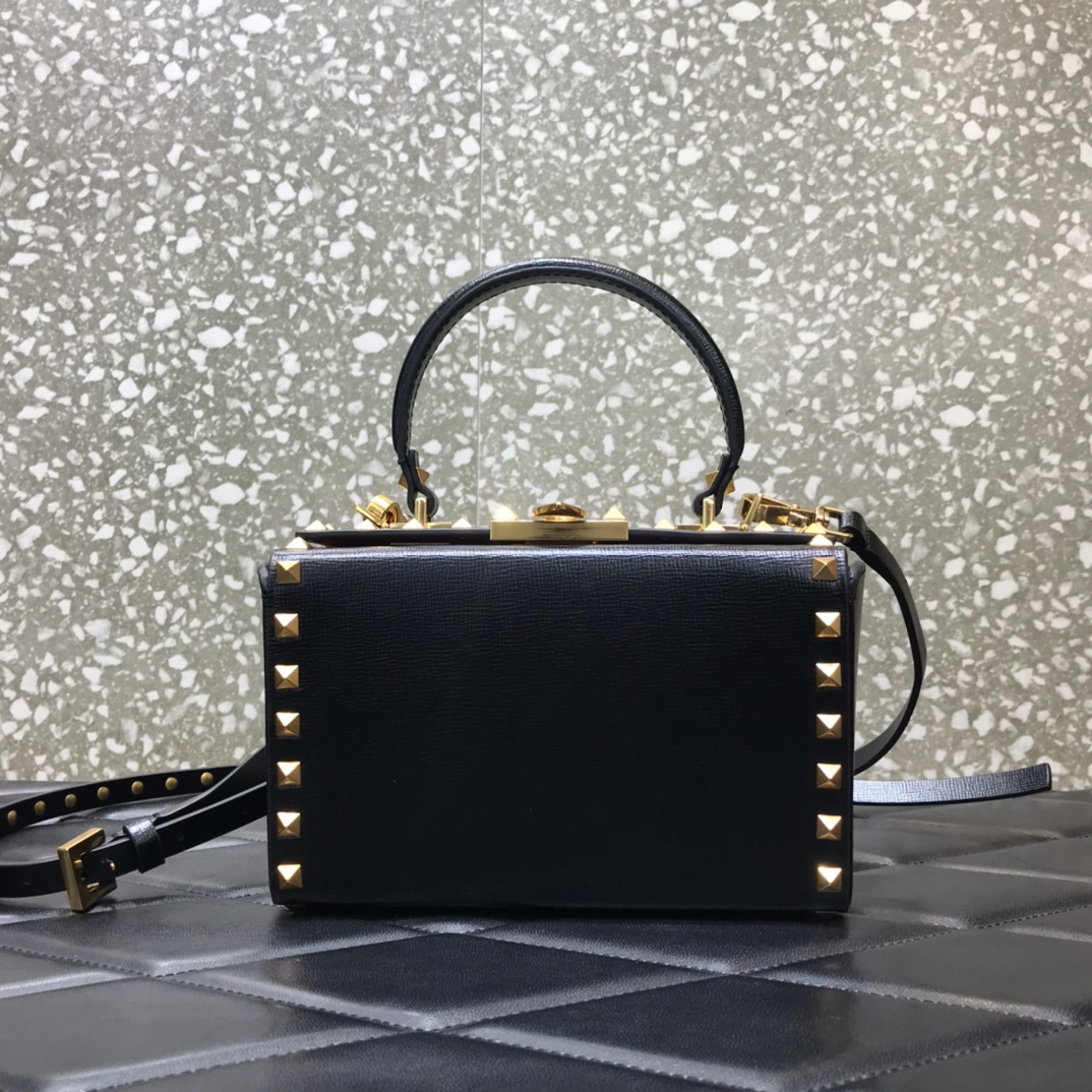 Va1e*ntin0 rockstud alcove grainy calfskin box bag black ww2b0j73wax 19 x 12 x 8 cm