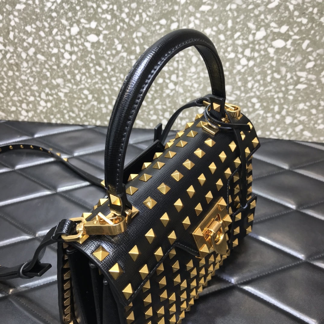 Va1e*ntin0 small rockstud alcove grainy calfskin handbag with all-over studs black ww2b0j71dan 22 x 17 x 9 cm