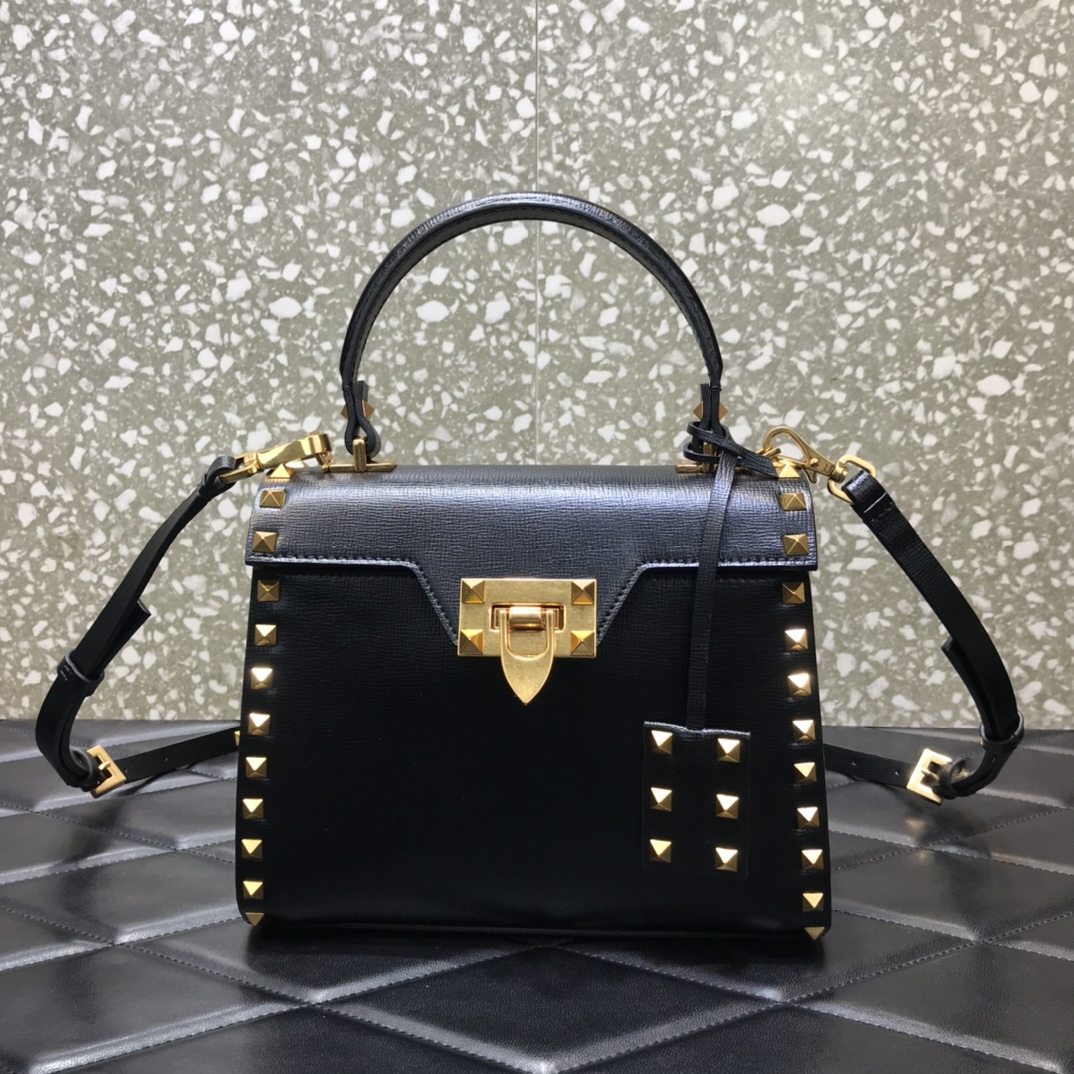 Va1e*ntin0 small garavani rockstud alcove grainy handbag black ww2b0j71wax 22 x 17 x 9 cm