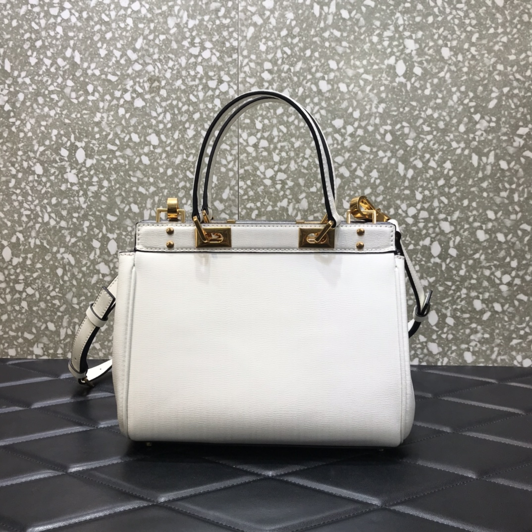 Va1e*ntin0 medium rockstud alcove handbag in grainy calfskin white ww2b0j41bqz 23 x 20 x 6 cm