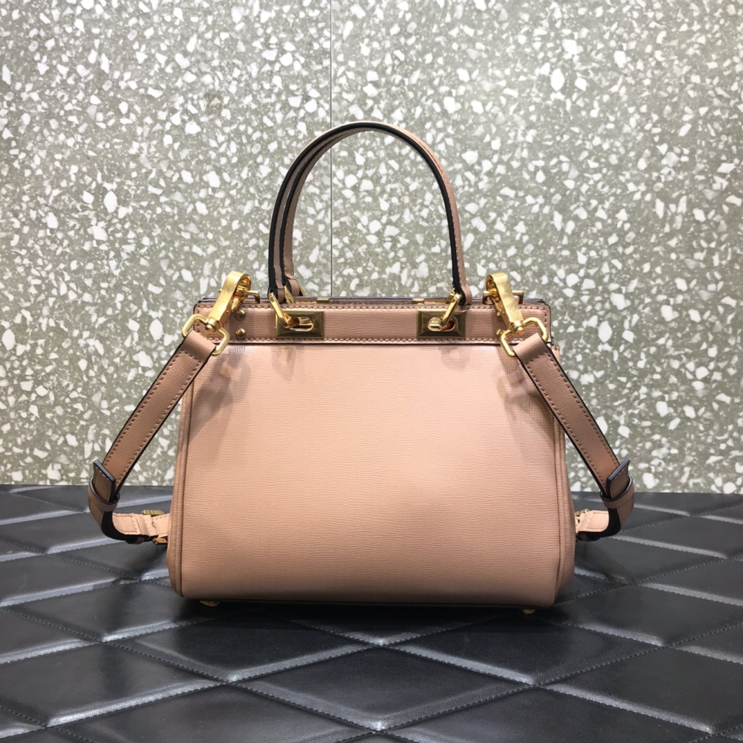 Va1e*ntin0 medium rockstud alcove handbag in grainy calfskin rose cannelle ww2b0j41bqz 23 x 20 x 6 cm