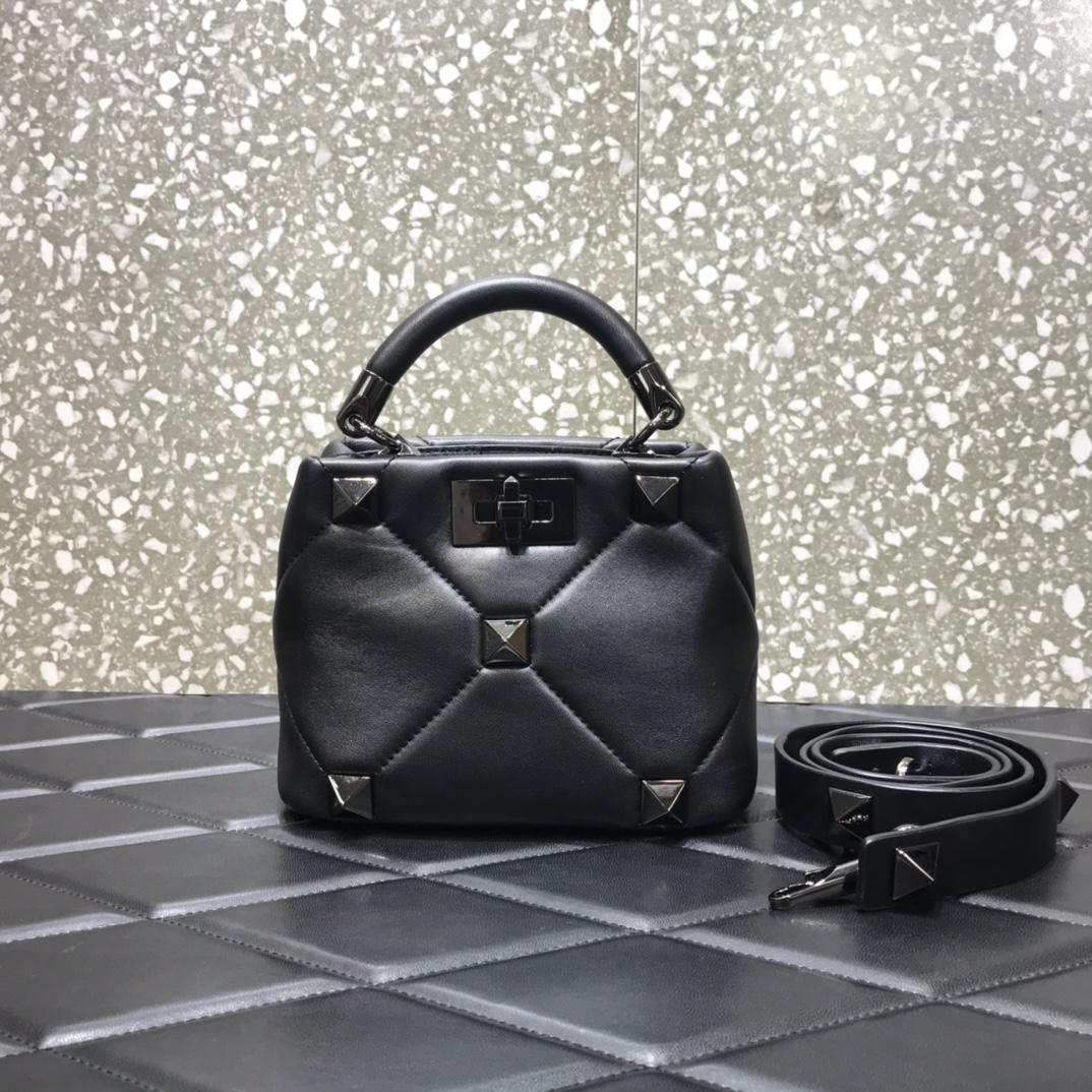 Va1e*ntin0 small roman stud the handle bag in nappa black metal vw0b0i97bsf 20 × 9 × 15 cm