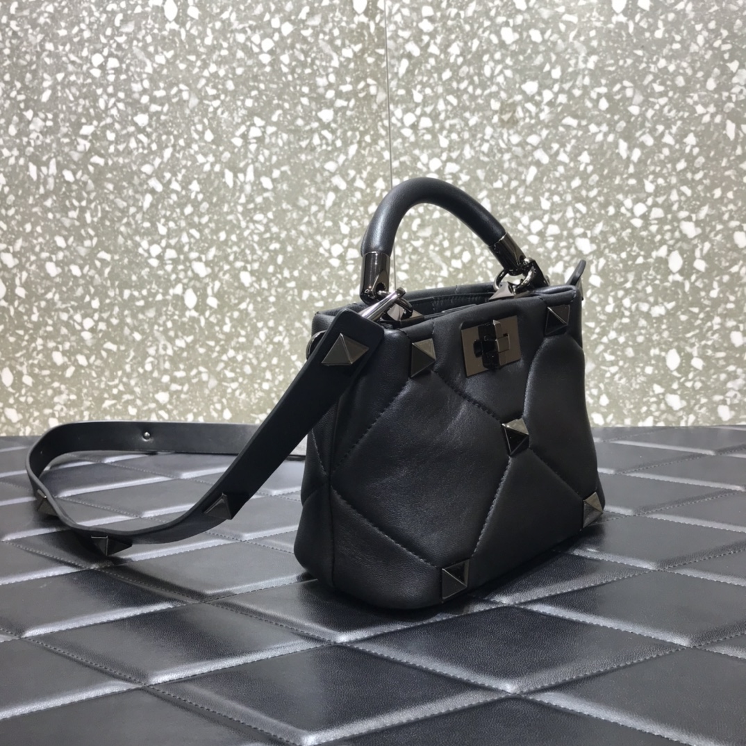 Va1e*ntin0 small roman stud the handle bag in nappa black metal vw0b0i97bsf 20 × 9 × 15 cm