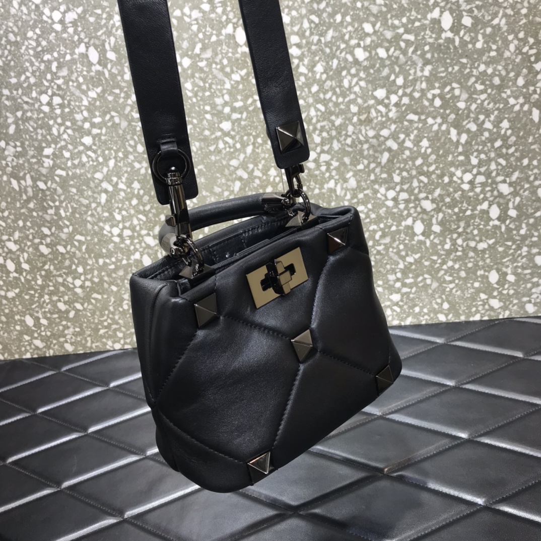 Va1e*ntin0 small roman stud the handle bag in nappa black metal vw0b0i97bsf 20 × 9 × 15 cm