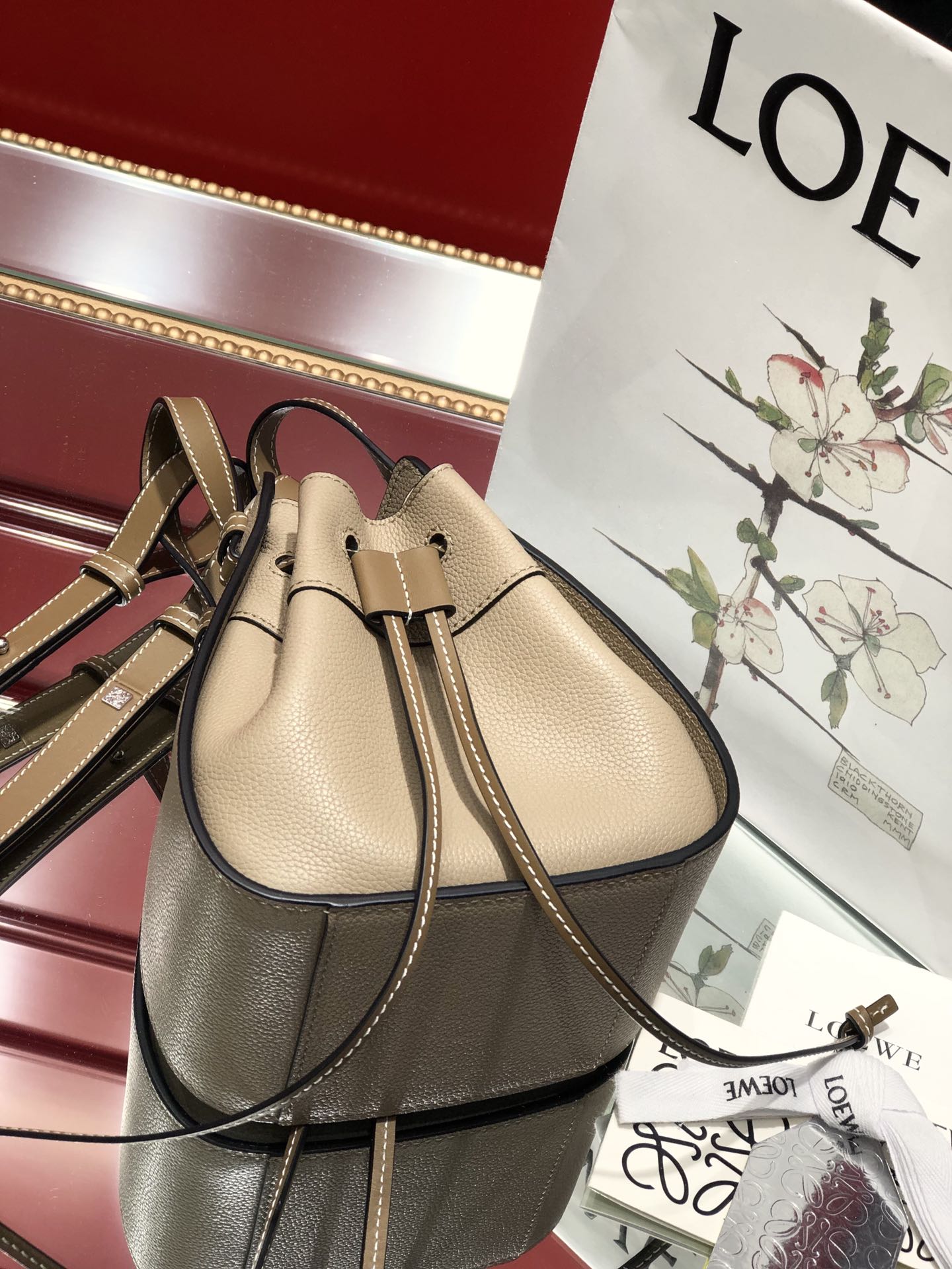 L0ew* mini hammock drawstring classic calfskin leather sand 314.30.v07 19.5 x 17 x 11 cm