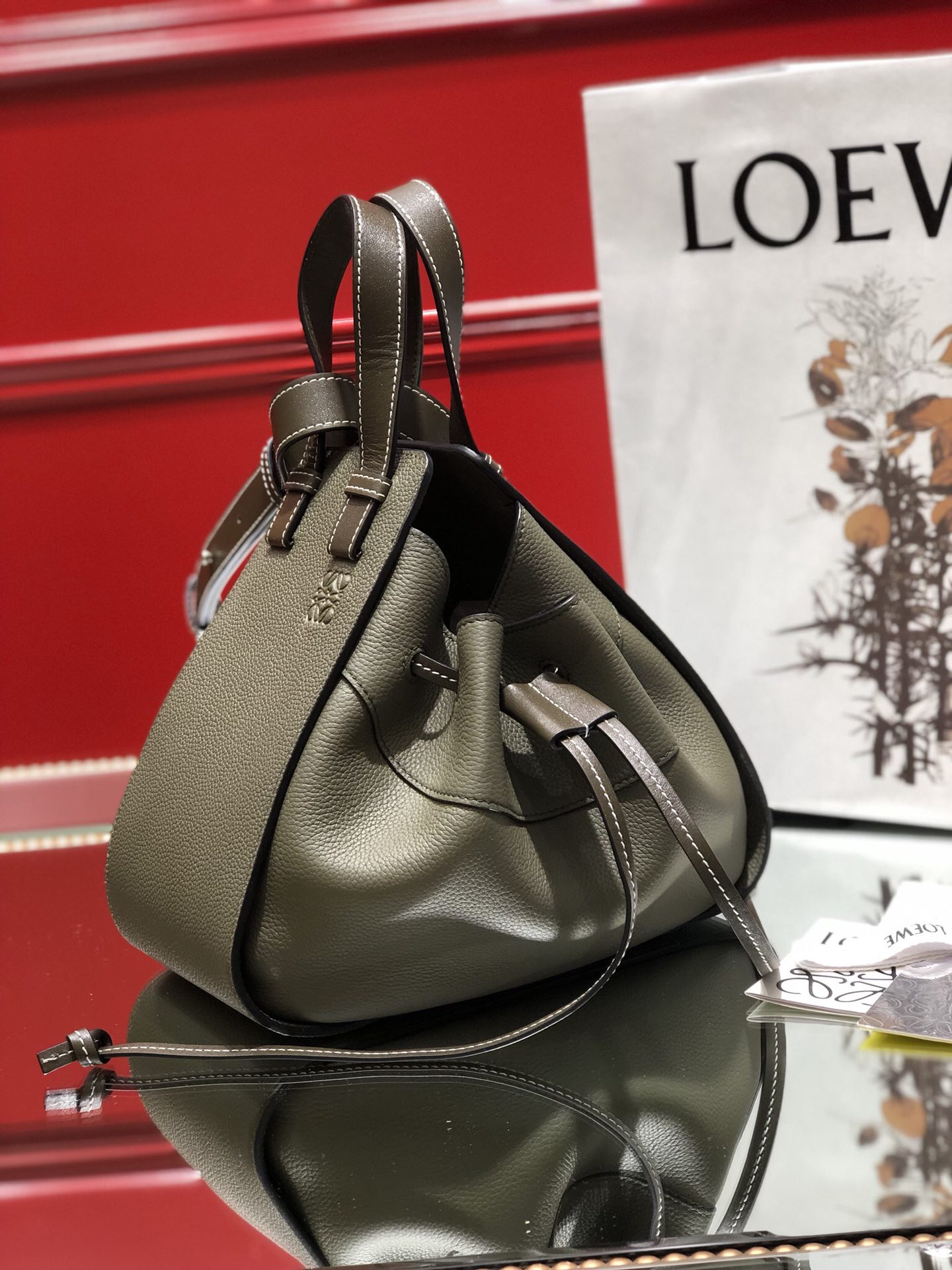 L0ew* small hammock bag cassic calfskin leather avocado green 387.30.s35 26 x 21 x 14 cm