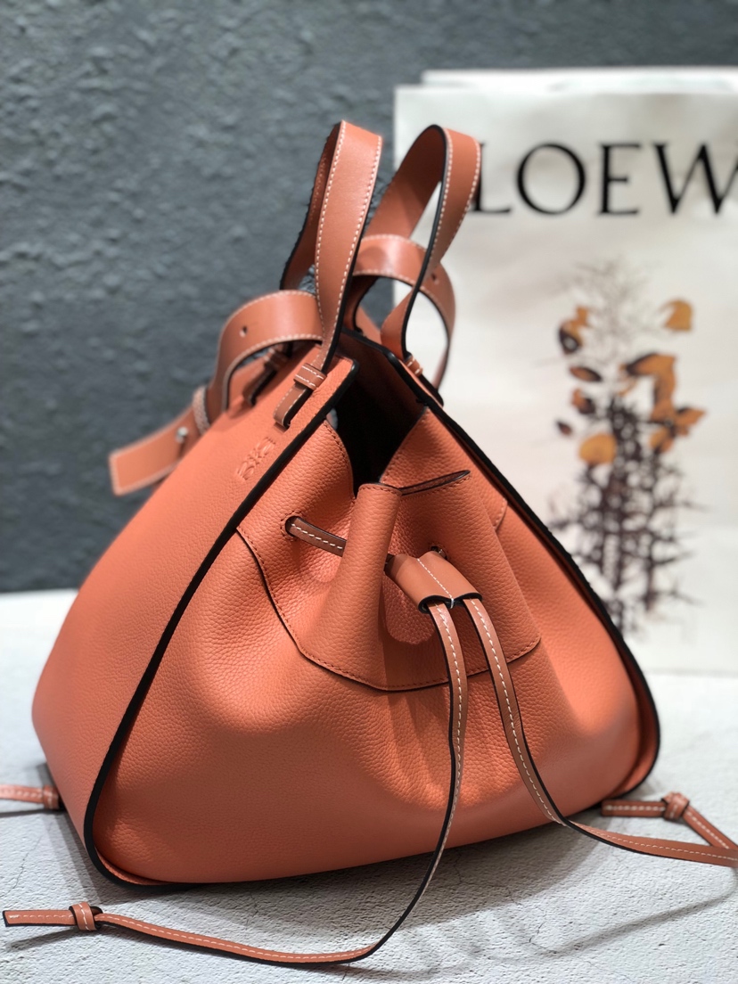 L0ew* small hammock bag cassic calfskin leather orange 387.30.s35 26 x 21 x 14 cm
