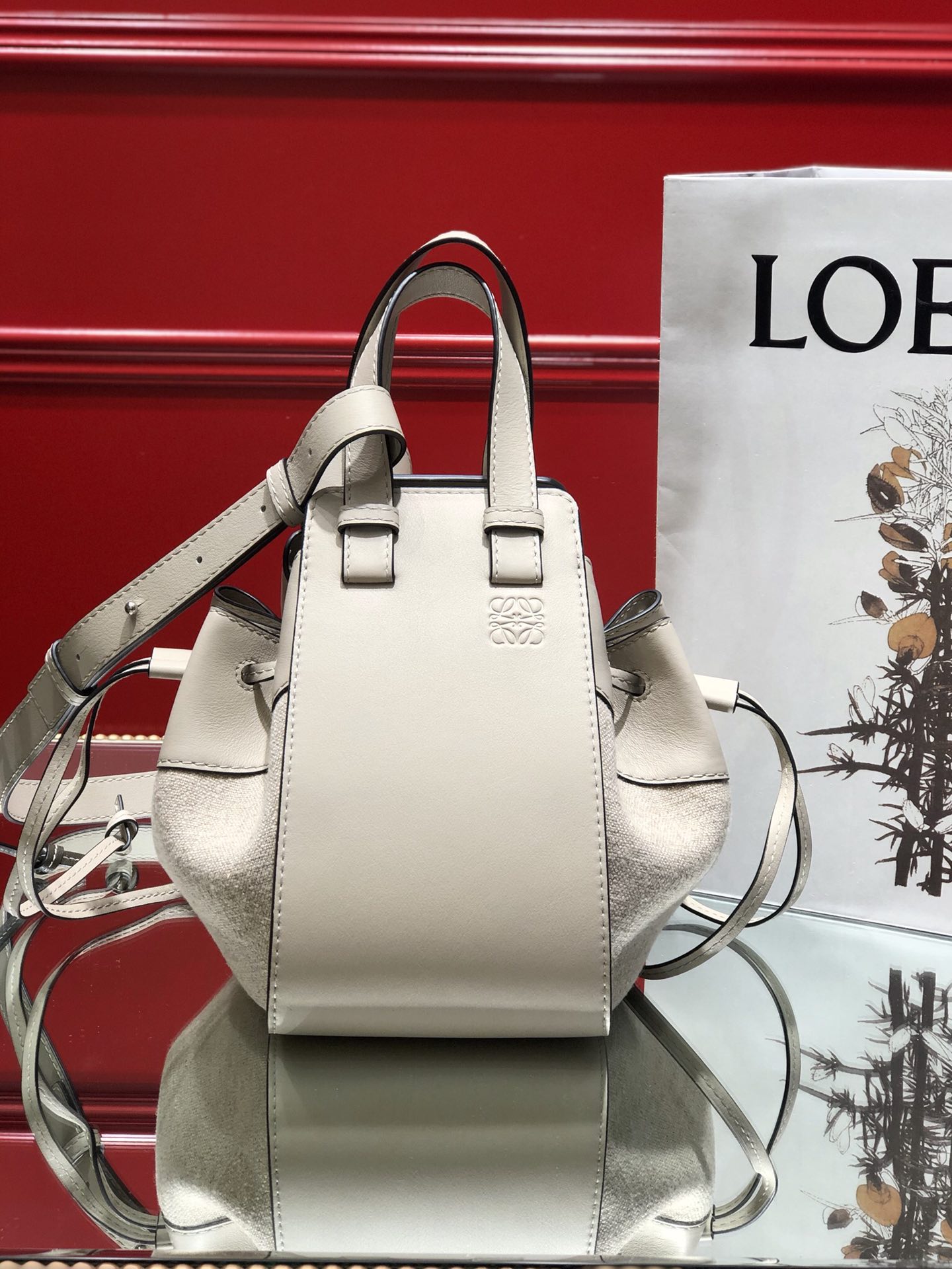 L0ew* small hammock bag cassic calfskin leather white 387.30.s35 26 x 21 x 14 cm