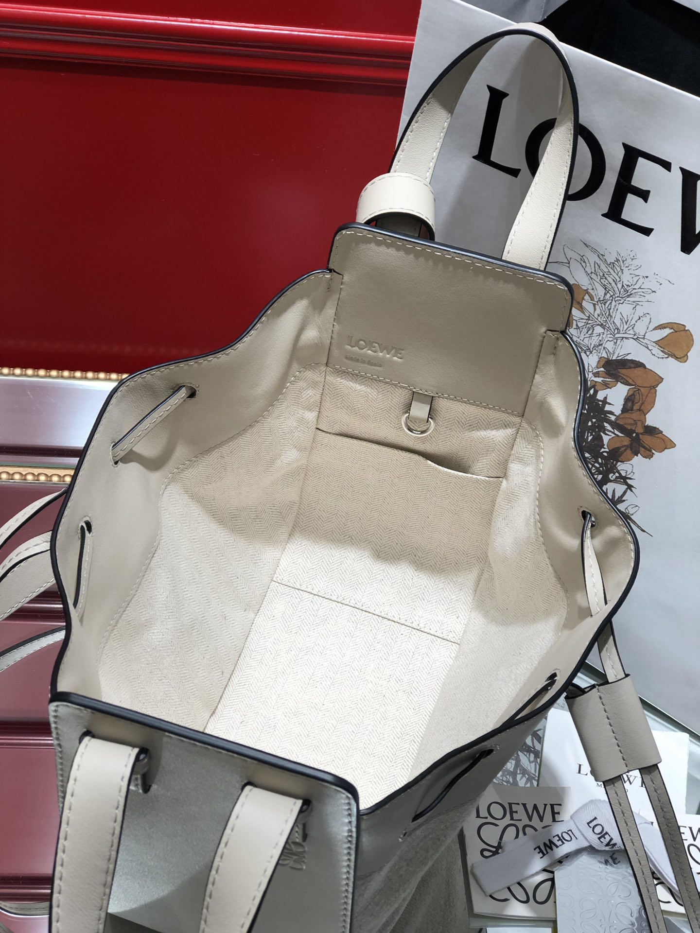 L0ew* small hammock bag cassic calfskin leather white 387.30.s35 26 x 21 x 14 cm