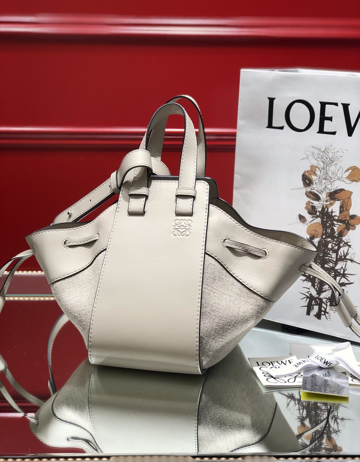 L0ew* small hammock bag cassic calfskin leather white 387.30.s35 26 x 21 x 14 cm