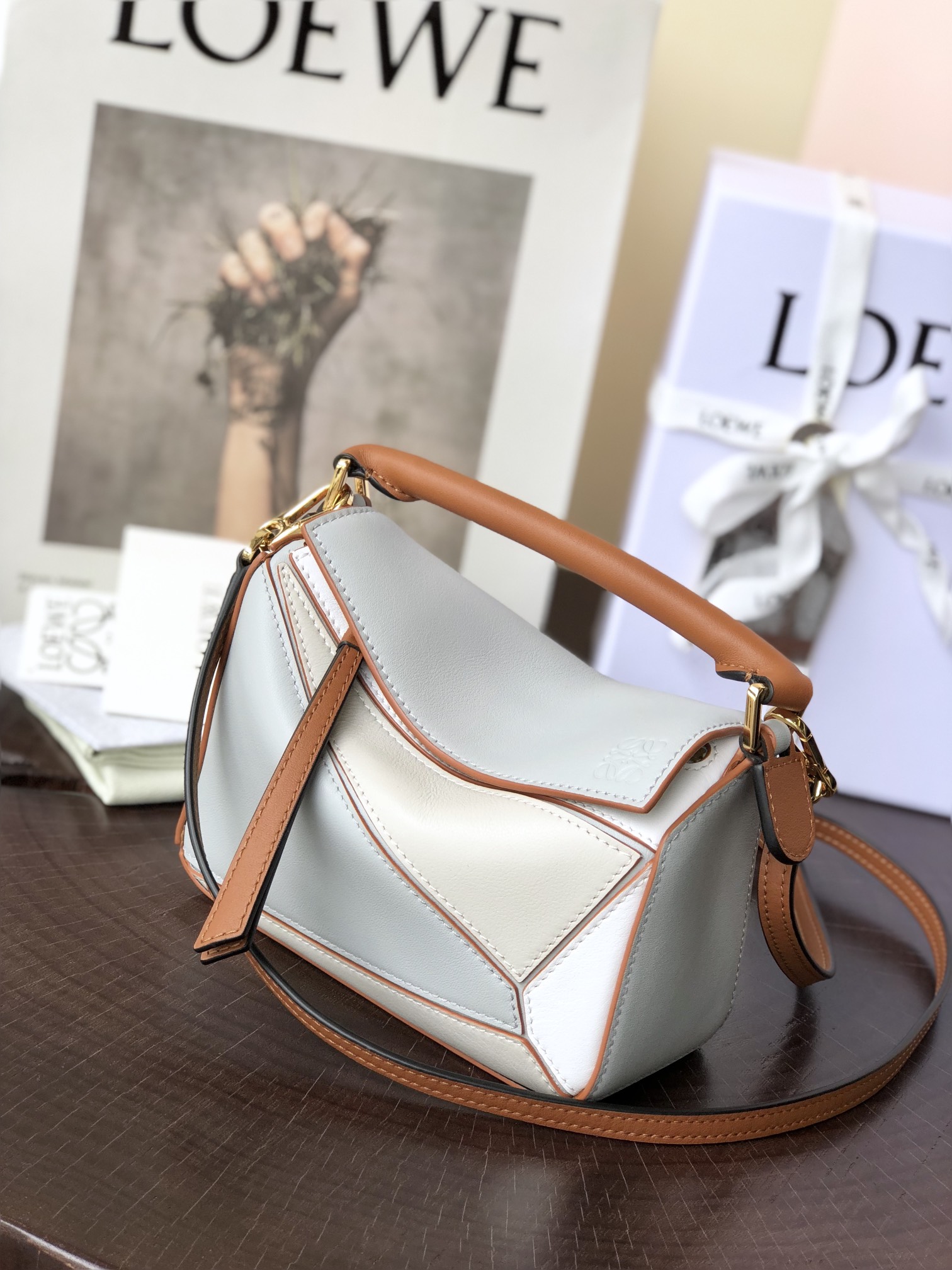 L0ew* mini puzzle bag classic calfskin leather light blue/sand a510u95x34 18 x 12.5 x 8 cm