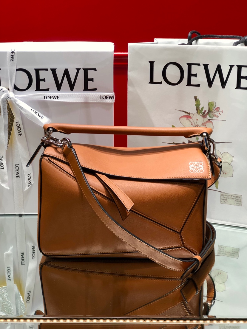 L0ew* small puzzle bag cassic calfskin leather brown 322.30.s21 24 x 14 x 11 cm