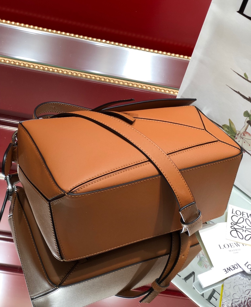 L0ew* small puzzle bag cassic calfskin leather brown 322.30.s21 24 x 14 x 11 cm