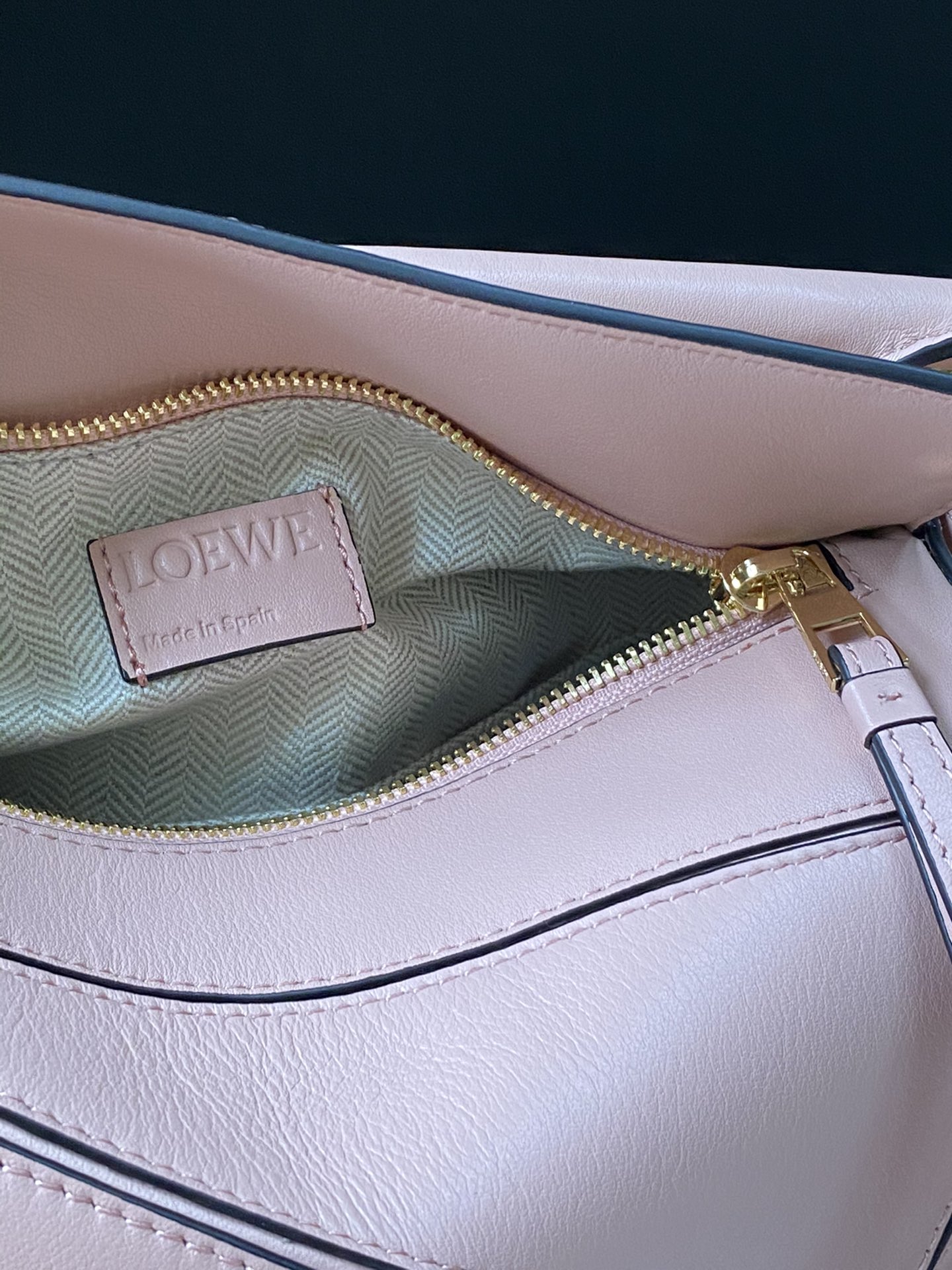 L0ew* small puzzle bag cassic calfskin leather blossom 322.30.s21 24 x 14 x 11 cm