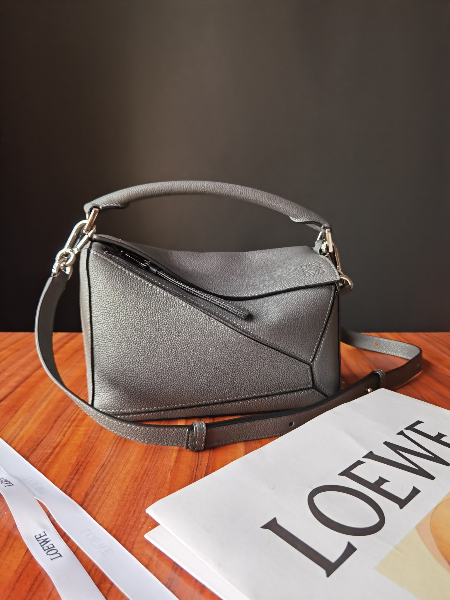 L0ew* small puzzle bag cassic calfskin leather black 322.30.s21 24 x 14 x 11 cm