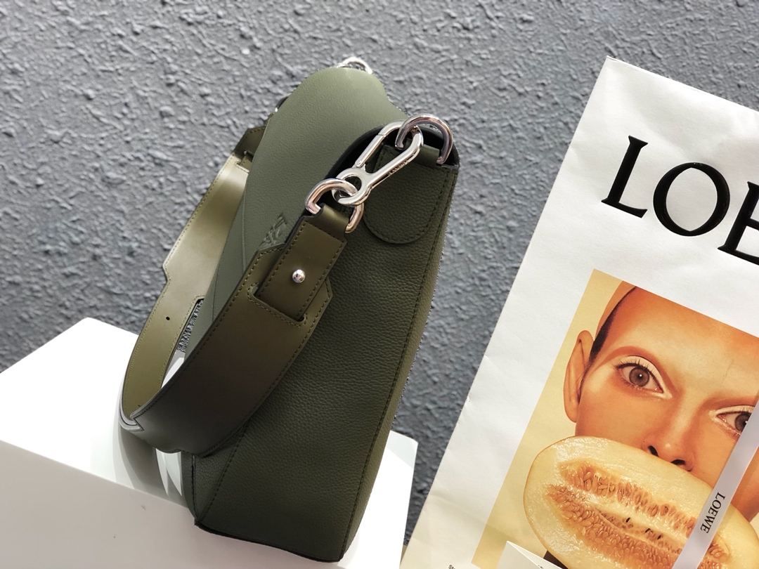 L0ew* puzzle messenger bag classic calfskin avocado green 36.5 x 27.5 x 10 cm