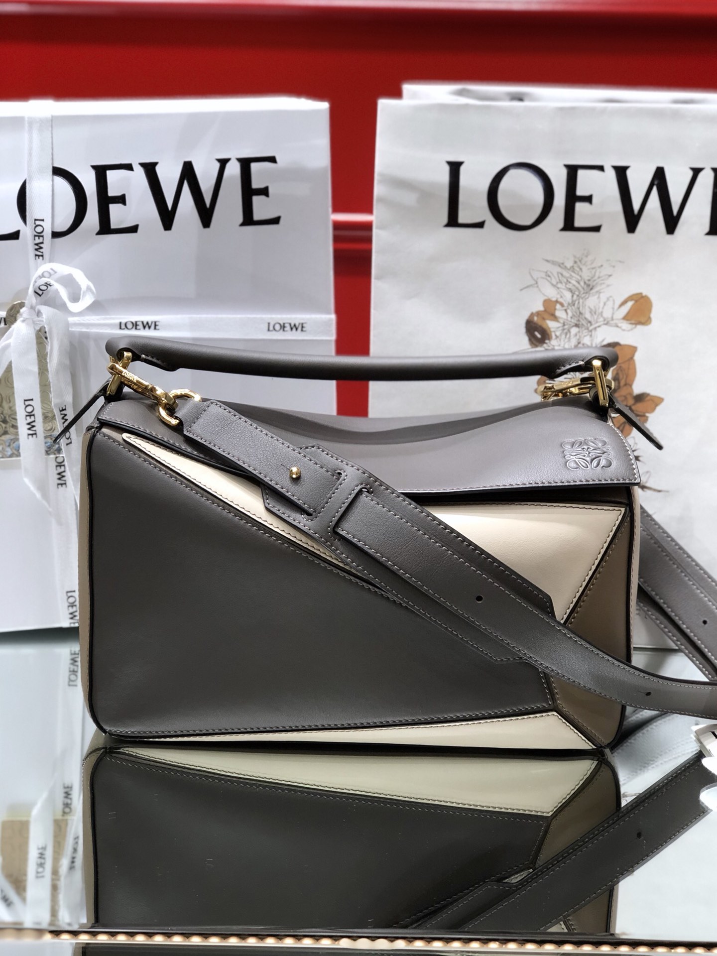 L0ew* medium puzzle bag classic calfskin gold metal  grey/white 322.30js20 29 x 18 x 12 cm