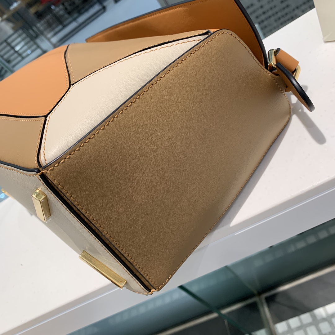 L0ew* medium puzzle bag classic calfskin gold metal tan/sand 322.30js20 29 x 18 x 12 cm
