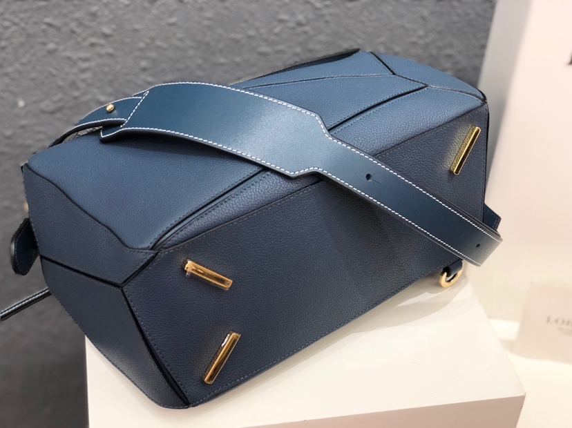 L0ew* medium puzzle bag soft grained calfskin gold metal yale blue 32212kbs20 29 x 18 x 12 cm