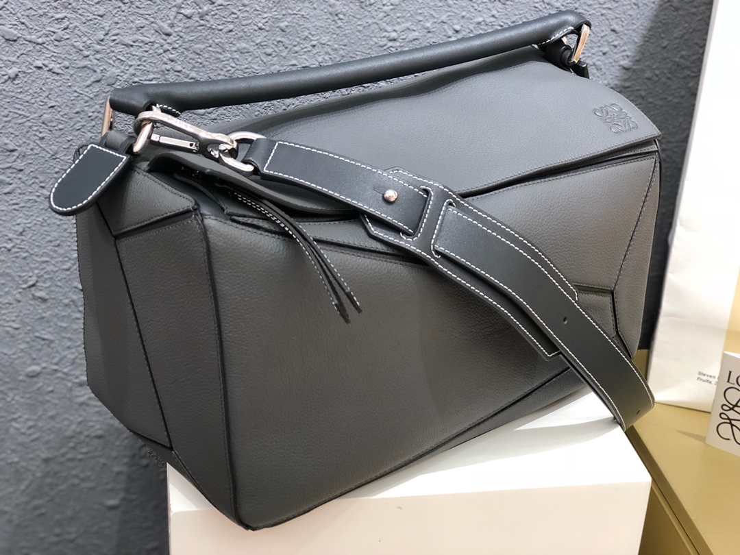 L0ew* large puzzle edge bag grained calfskin anthracite grey b510140x01 35 × 17 × 24 cm