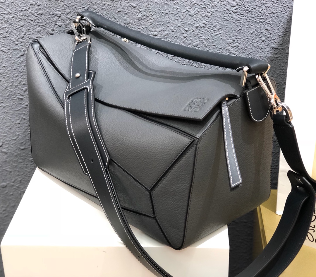 L0ew* large puzzle edge bag grained calfskin anthracite grey b510140x01 35 × 17 × 24 cm