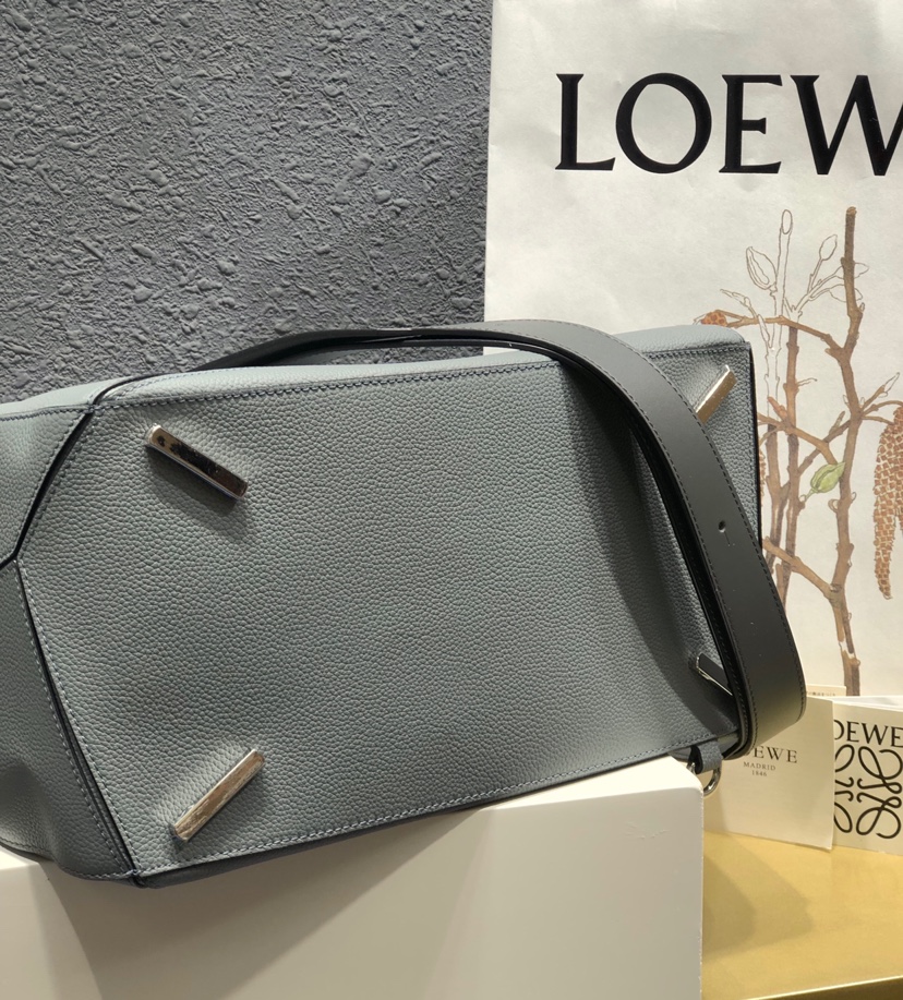 L0ew* large puzzle edge bag grained calfskin grey b510140x01 35 × 17 × 24 cm