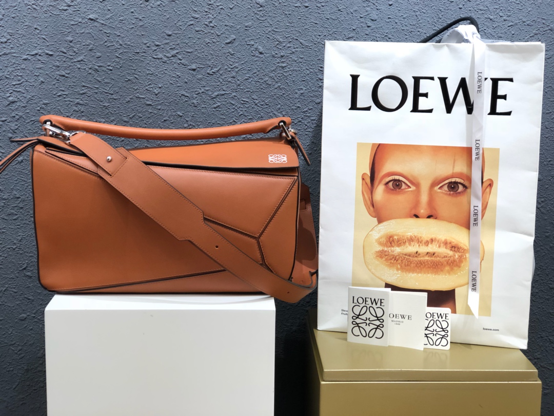 L0ew* large puzzle edge bag classic calfskin tan b510140x01 35 × 17 × 24 cm