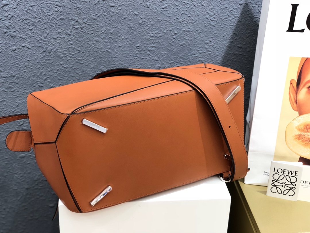 L0ew* large puzzle edge bag classic calfskin tan b510140x01 35 × 17 × 24 cm