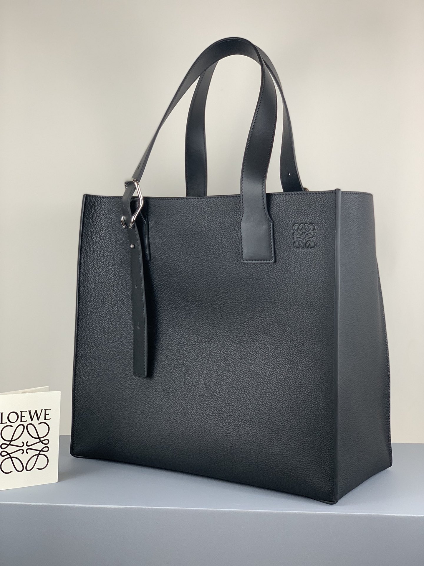 L0ew* buckle tote bag soft grained calfskin black 335.28.z62 36 x 33 x 17 cm