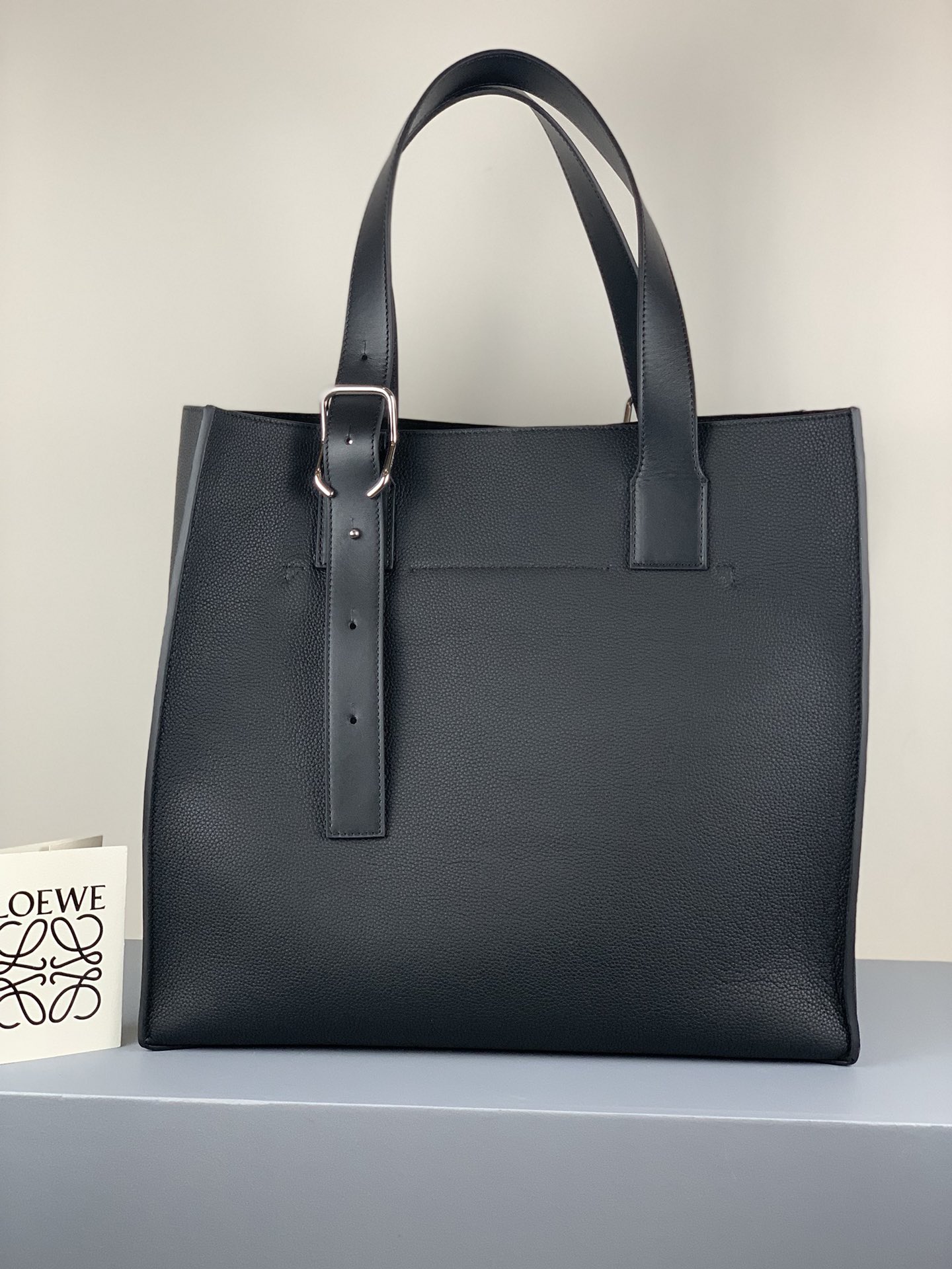 L0ew* buckle tote bag soft grained calfskin black 335.28.z62 36 x 33 x 17 cm