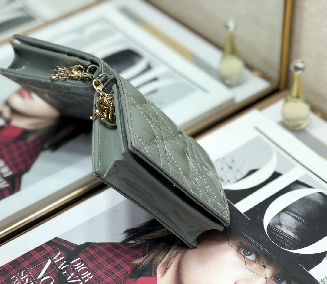 D10r small wallet patent cannage calfskin gray 11 x 9 cm