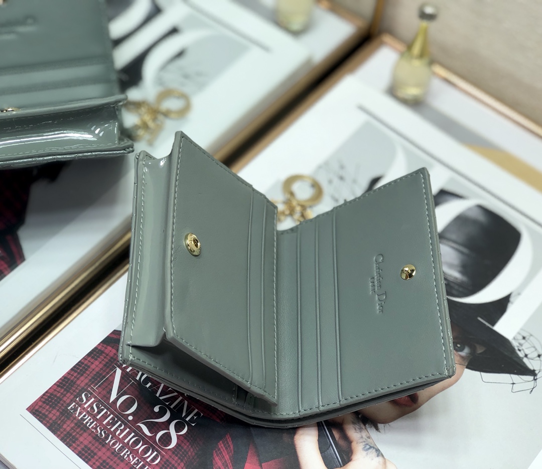 D10r small wallet patent cannage calfskin gray 11 x 9 cm