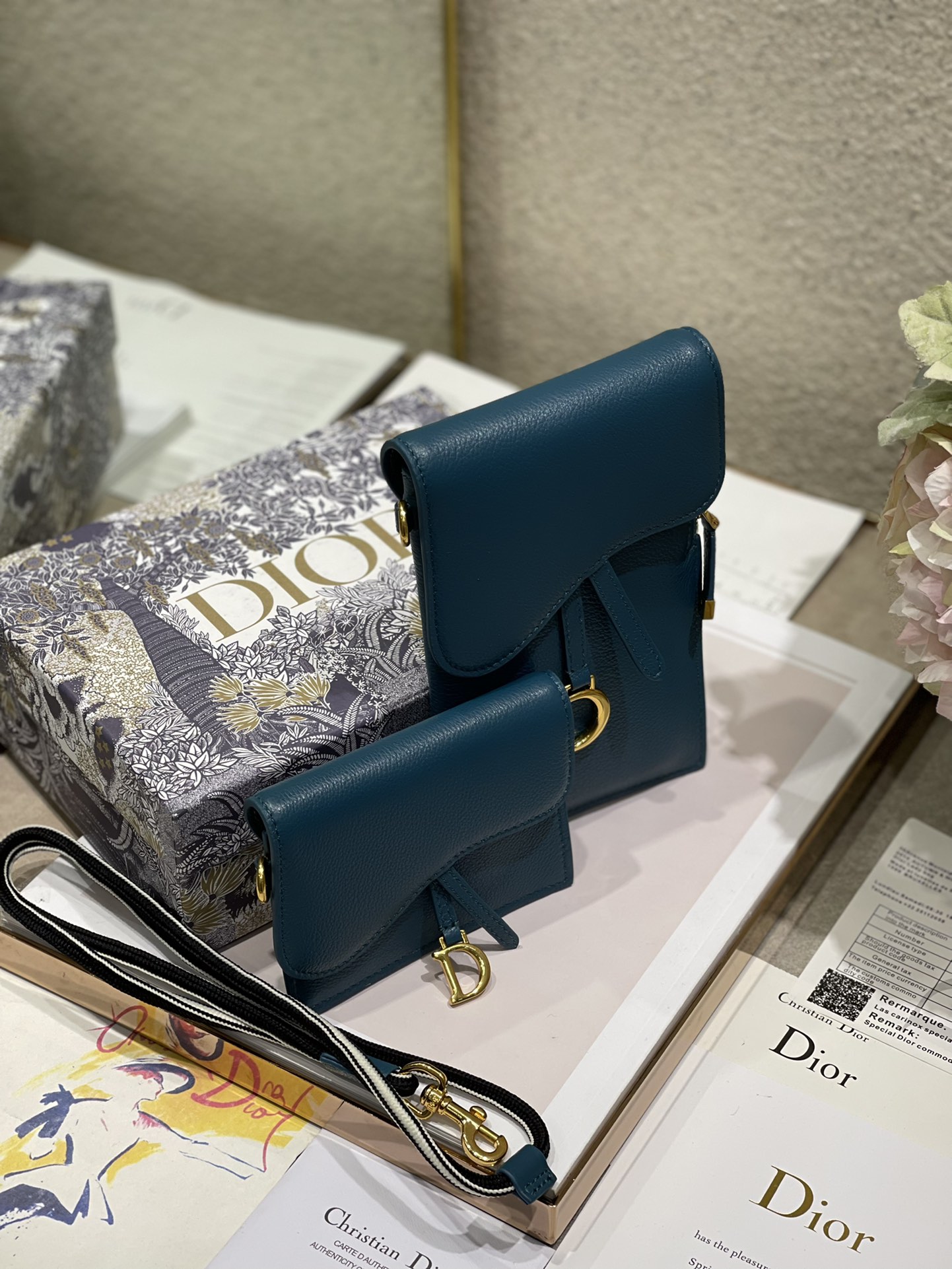 D10r saddle multifunction pouch leather teal 18.5 x 12 x 7.5 cm