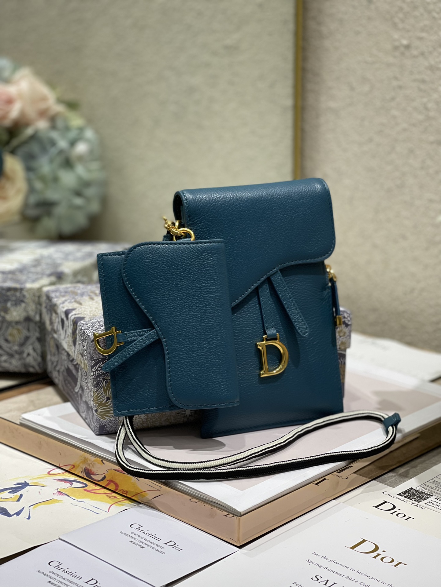 D10r saddle multifunction pouch leather teal 18.5 x 12 x 7.5 cm