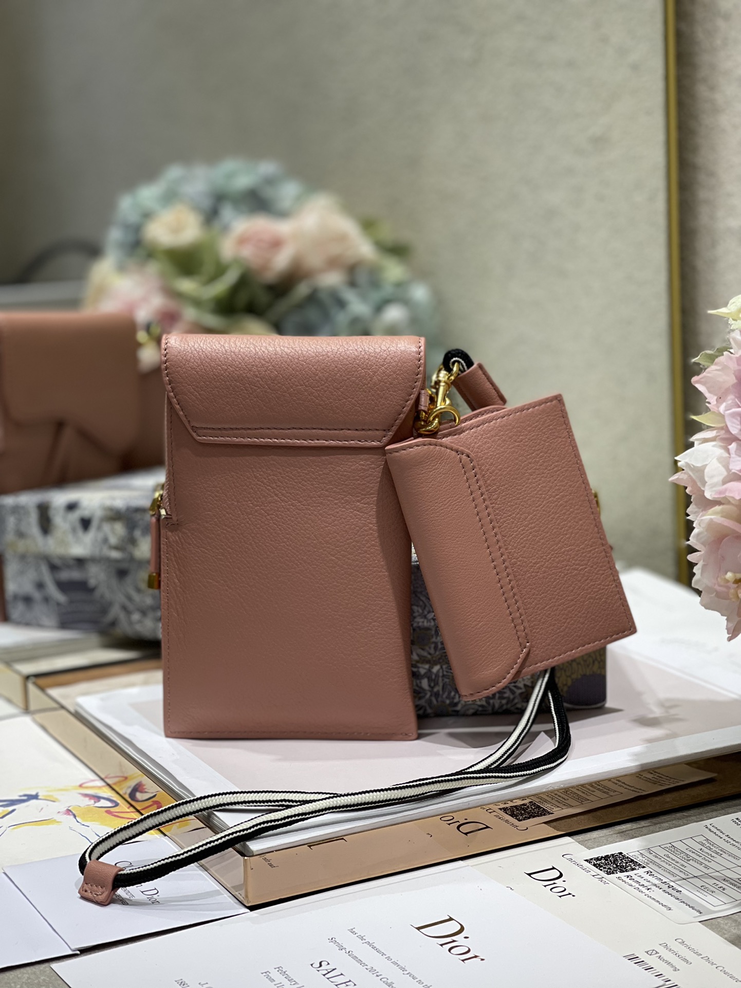 D10r saddle multifunction pouch leather pink powder 18.5 x 12 x 7.5 cm