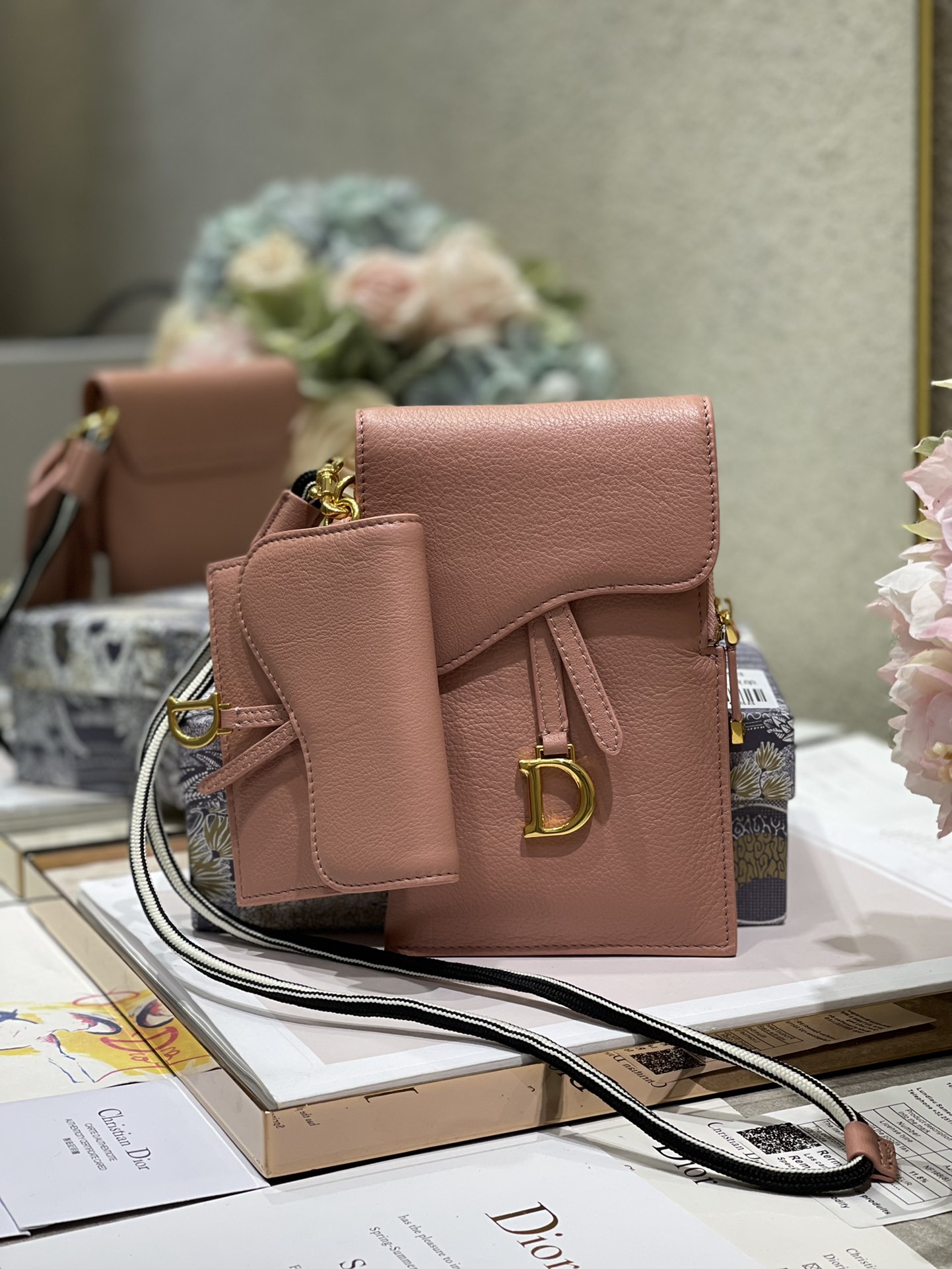 D10r saddle multifunction pouch leather pink powder 18.5 x 12 x 7.5 cm