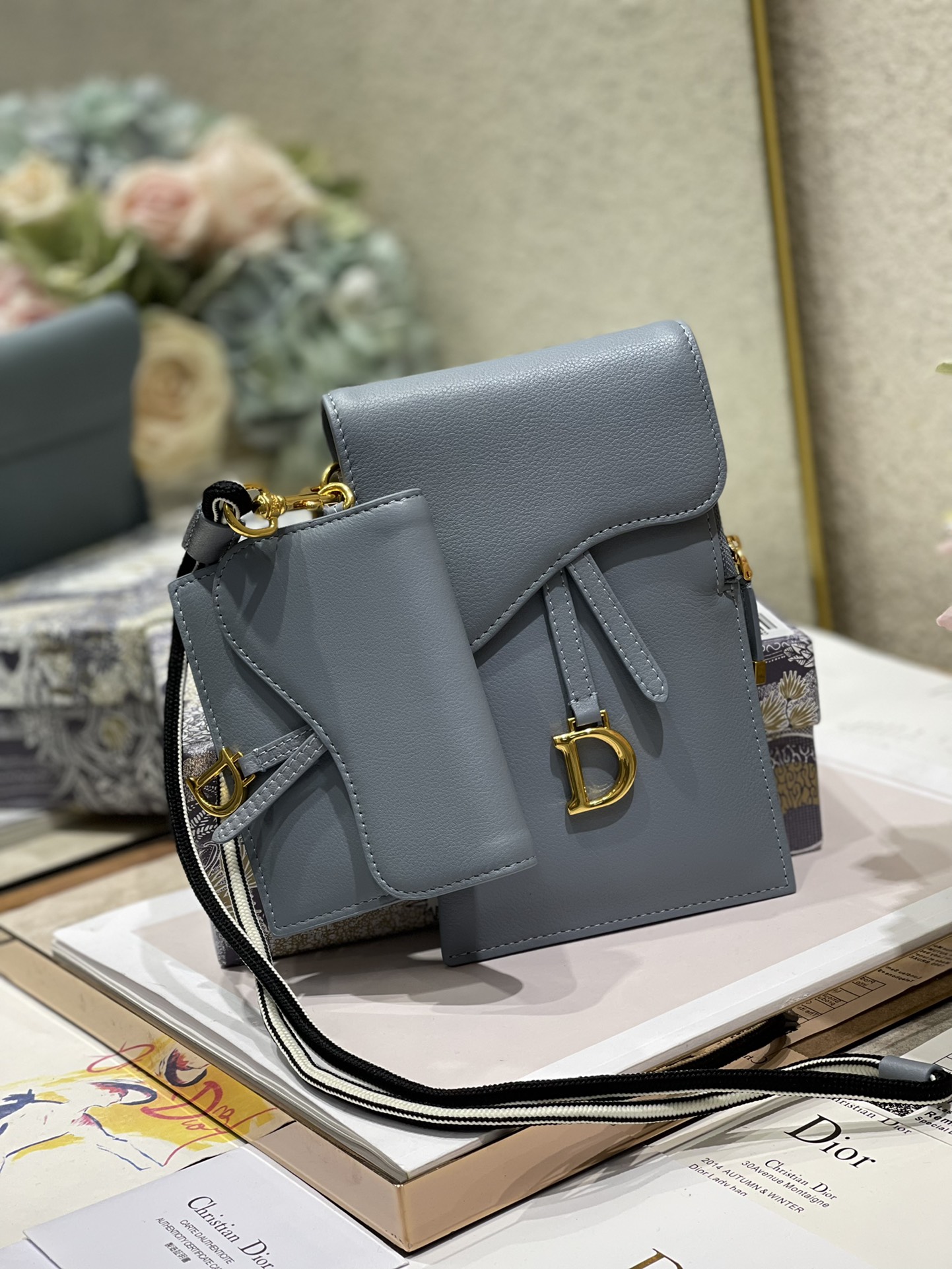 D10r saddle multifunction pouch leather sky blue 18.5 x 12 x 7.5 cm