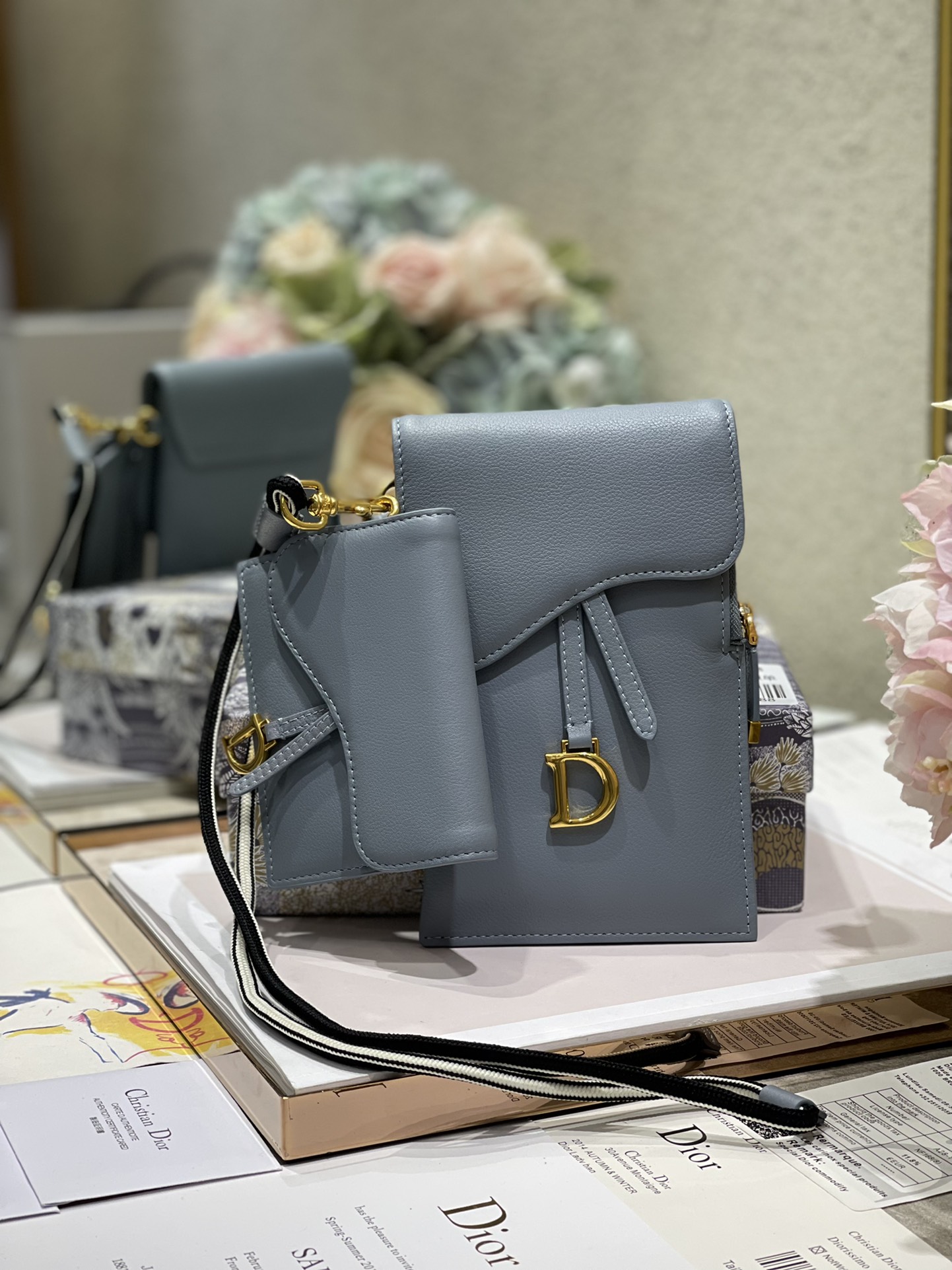 D10r saddle multifunction pouch leather sky blue 18.5 x 12 x 7.5 cm