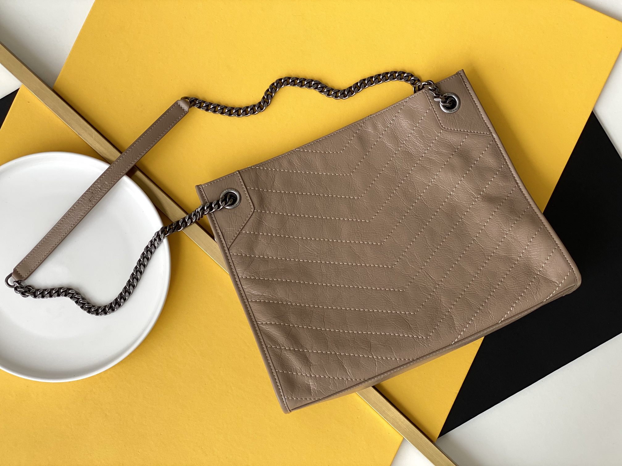 NIKI MEDIUM Niki Shopper Bag Leather Beige 33 x 27 x 11.5 cm