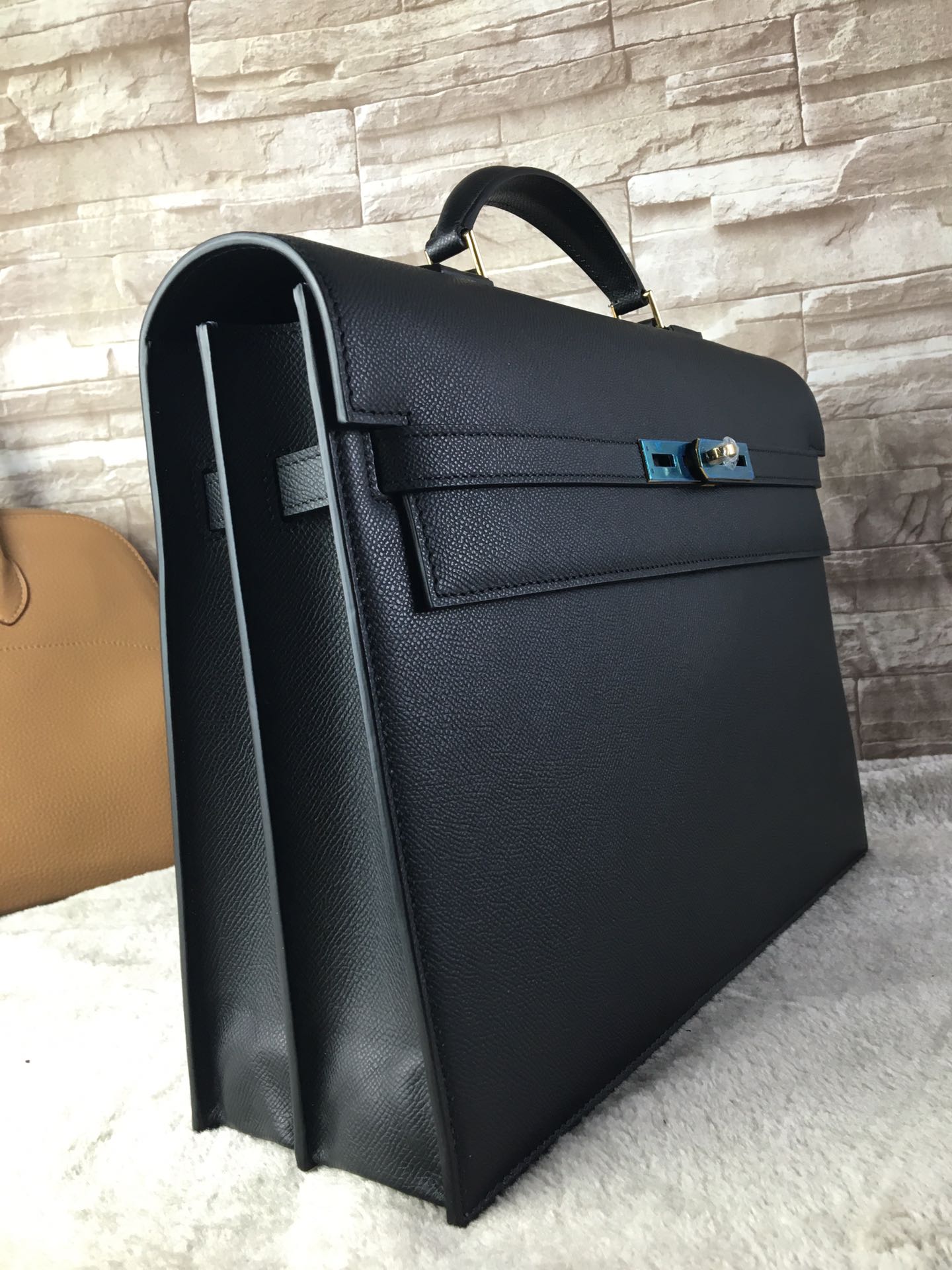 H**me5 kelly depeche briefcase epsom gold hardware black 38 cm