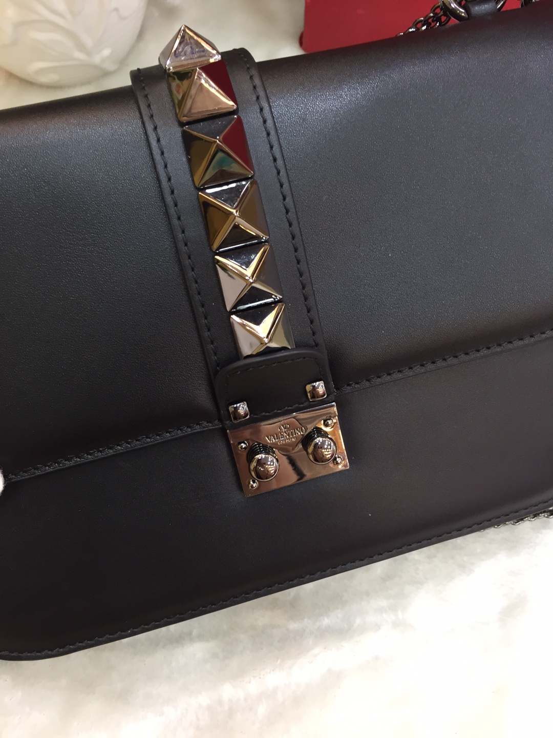 Va1e*ntin0 garavani pre-owned 2010s rockstud shoulder bag leather black metal 344280 26 × 8 × 18 cm