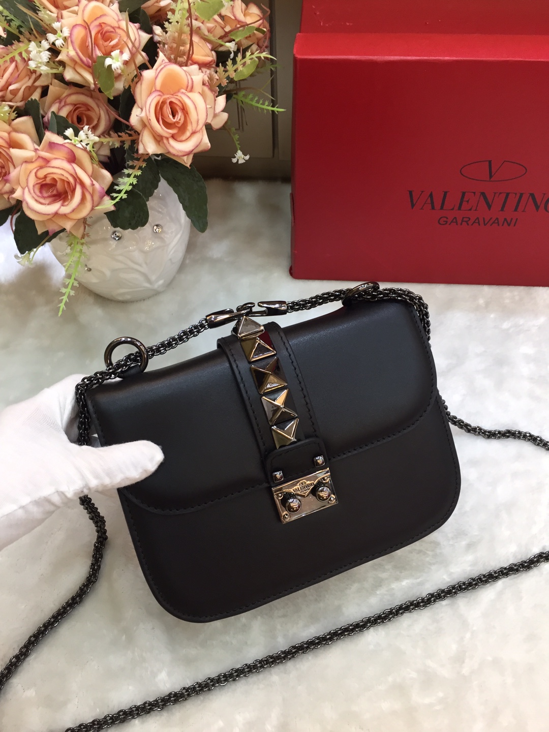Va1e*ntin0 small garavani pre-owned 2010s rockstud shoulder bag leather black metal 21 × 8 × 15 cm