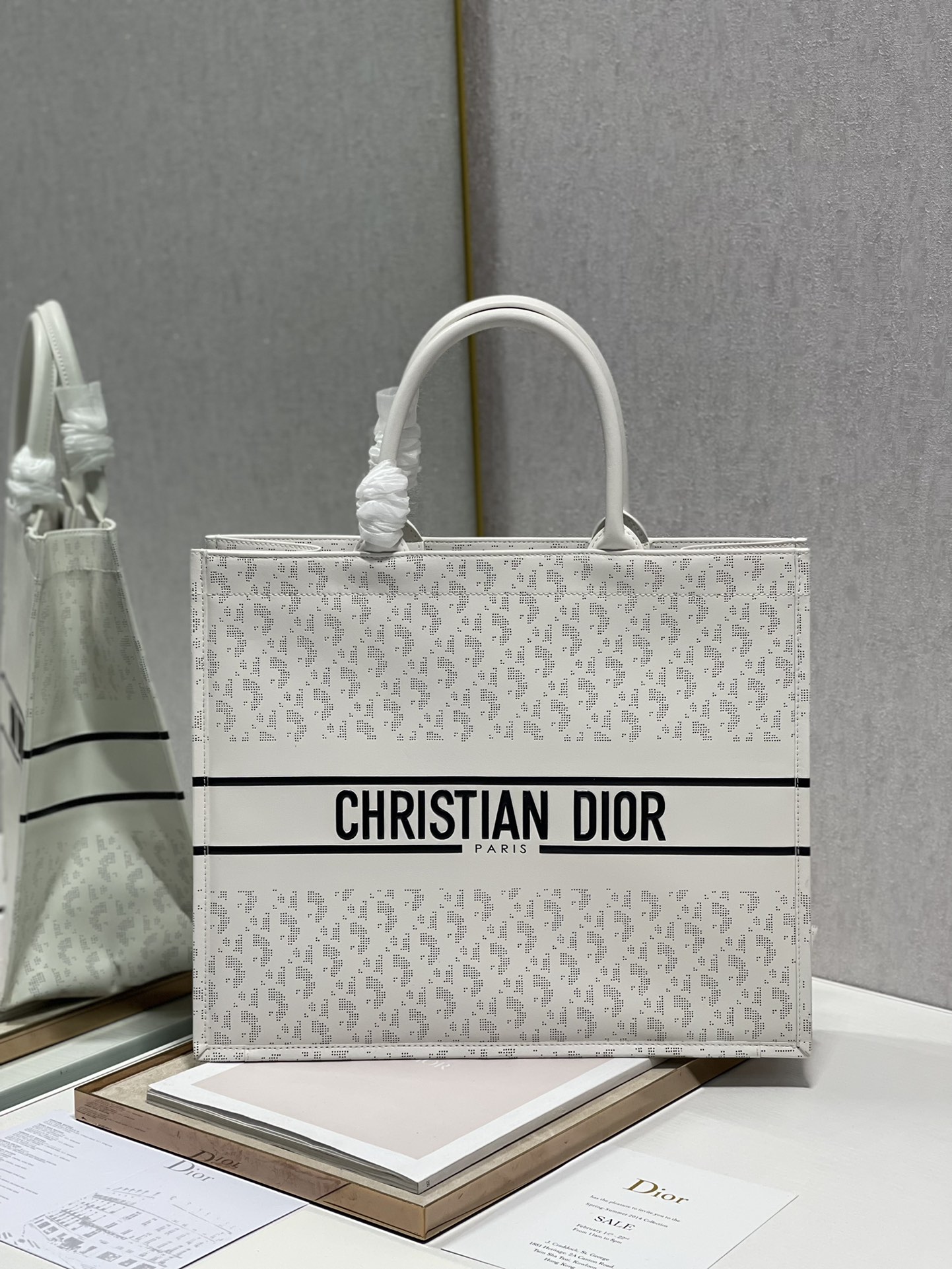 D10r small book tote white leather m1296 36 × 28 cm