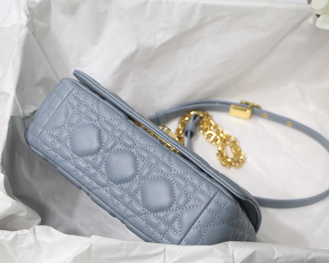 d10r small caro bag S*pple cannage calfskin sky blue m9241 20 x 12 x 7 cm
