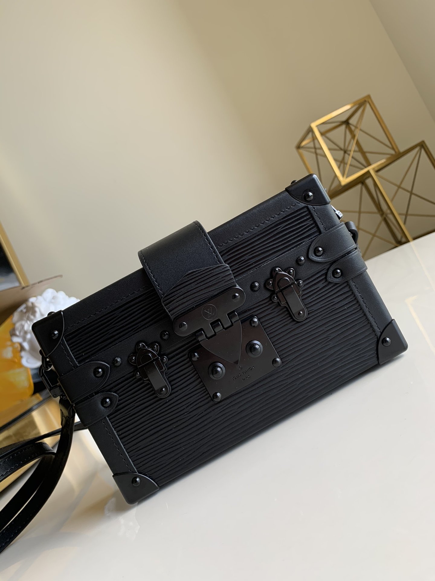l0vis Vvtt0n petite malle bag all black epi leather m55859 20 x 12.5 x 5 cm